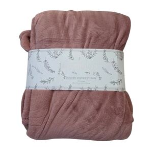 Mythology blush pink oversized luxury velvet throw, 60x70. NWT.